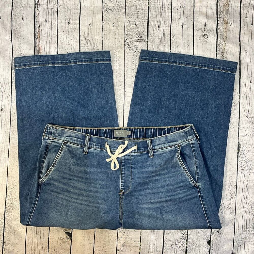 TORRID High Rise Wide Leg Crop Jeans
